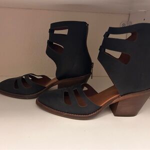 Black Leather Ankle Boots Veracruz by Sundance – Size 6, Like New